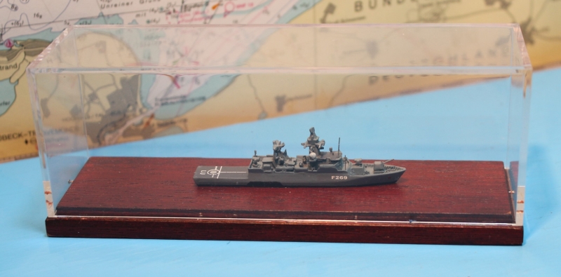 Korvette F 269 "Lübeck" in Vitrine (1 St.) D 2023 Albatros ALK-SV 243D - bitte separat bestellen -